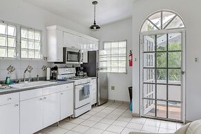 Walk to Beach! Vieques Casita w/ Pool Access