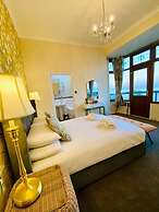 The Carlton Hotel