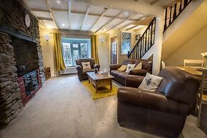 Bumble Cottage - Parking - Pet - Garden - Sleeps 4