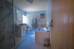 Bumble Cottage - Parking - Pet - Garden - Sleeps 4