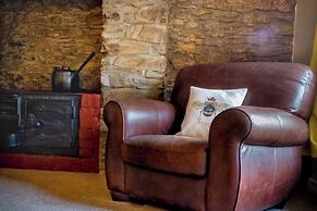 Bumble Cottage - Parking - Pet - Garden - Sleeps 4