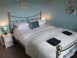 Bumble Cottage - Parking - Pet - Garden - Sleeps 4