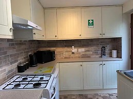 Bumble Cottage - Parking - Pet - Garden - Sleeps 4