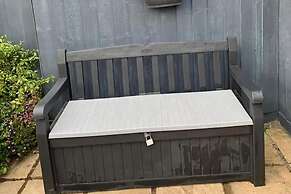 Bumble Cottage - Parking - Pet - Garden - Sleeps 4