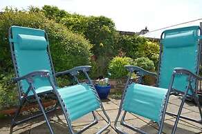 Bumble Cottage - Parking - Pet - Garden - Sleeps 4