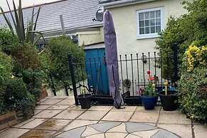 Bumble Cottage - Parking - Pet - Garden - Sleeps 4