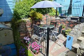 Bumble Cottage - Parking - Pet - Garden - Sleeps 4