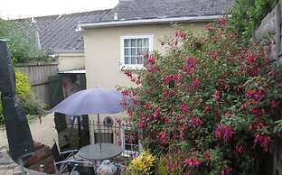 Bumble Cottage - Parking - Pet - Garden - Sleeps 4