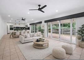 Cullen Bay Retreat Pool Balcony Marina Stroll