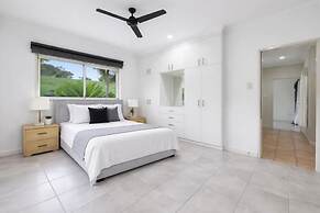 Cullen Bay Retreat Pool Balcony Marina Stroll