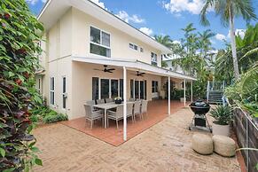Cullen Bay Retreat Pool Balcony Marina Stroll