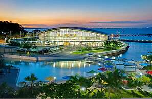 Cullen Bay Retreat Pool Balcony Marina Stroll