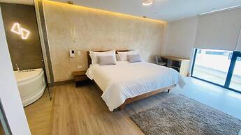 Saya Hotel & Suites