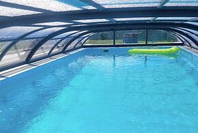 Large Holiday Home, Summer Pool, Sauna, Jacuzzi