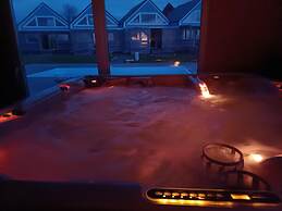 Large Holiday Home, Summer Pool, Sauna, Jacuzzi
