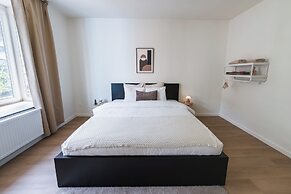 Relaxing 5BR Apartment Close to Downtown