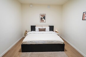 Relaxing 5BR Apartment Close to Downtown