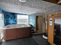 Comfortable Holiday Home, Pool, Sauna, Jacuzzi
