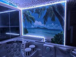 Comfortable Holiday Home, Pool, Sauna, Jacuzzi