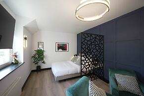 The Sixty 19 Stylish Studios and Apt.