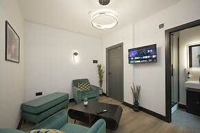 The Sixty 19 Stylish Studios and Apt.