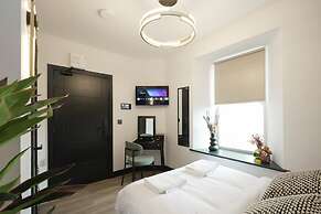 The Sixty 19 Stylish Studios and Apt.