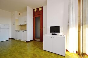 Cozy Coastal Flat Facing the Port