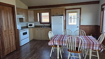 Motel & Chalets l'Acadien sur mer