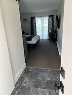Skaha Lake Airport Inn & Suites