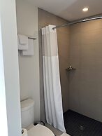 Skaha Lake Airport Inn & Suites