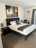 Skaha Lake Airport Inn & Suites