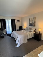 Skaha Lake Airport Inn & Suites