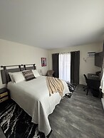 Skaha Lake Airport Inn & Suites