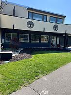 Skaha Lake Airport Inn & Suites