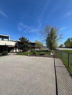 Skaha Lake Airport Inn & Suites