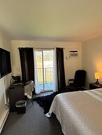 Skaha Lake Airport Inn & Suites