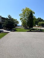 Skaha Lake Airport Inn & Suites