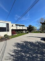 Skaha Lake Airport Inn & Suites