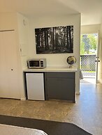 Skaha Lake Airport Inn & Suites