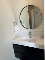 Skaha Lake Airport Inn & Suites