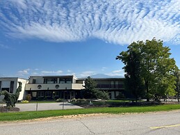 Skaha Lake Airport Inn & Suites