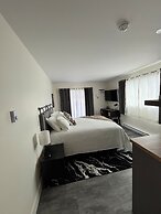 Skaha Lake Airport Inn & Suites