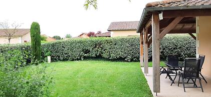 Villa in Parthenay With Private Garden
