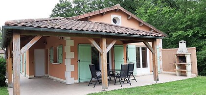 Villa in Parthenay With Private Garden