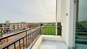 Mandhata Riverview Palace