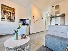 Suite in Antwerp Near Meir Shops
