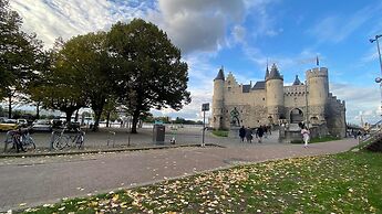 Suite in Antwerp Near Meir Shops