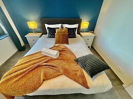 Suite in Antwerp Near Meir Shops