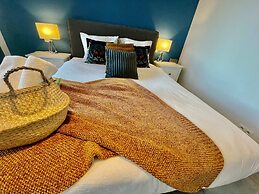 Suite in Antwerp Near Meir Shops