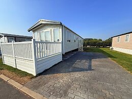 Cabin Sleeps 6 With Parking and Balcony